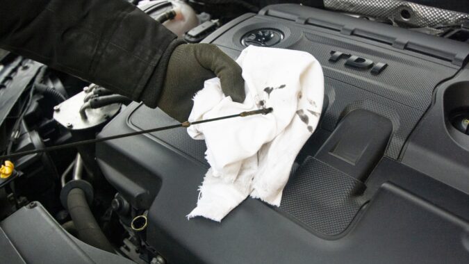 engine oil stick wiped on cloth.